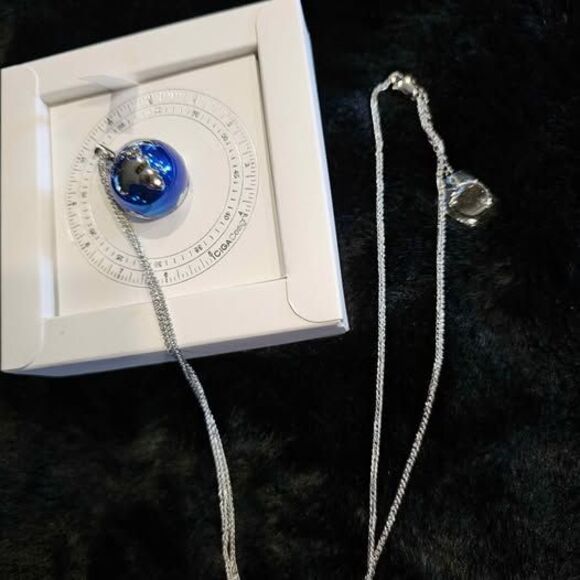 Ciga Design sterling silver globe pendant on 26" chain - Picture 2 of 6